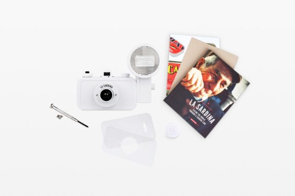 9007710004404-000-8465-jpg Lomography La Sardina Flash DIY Edition